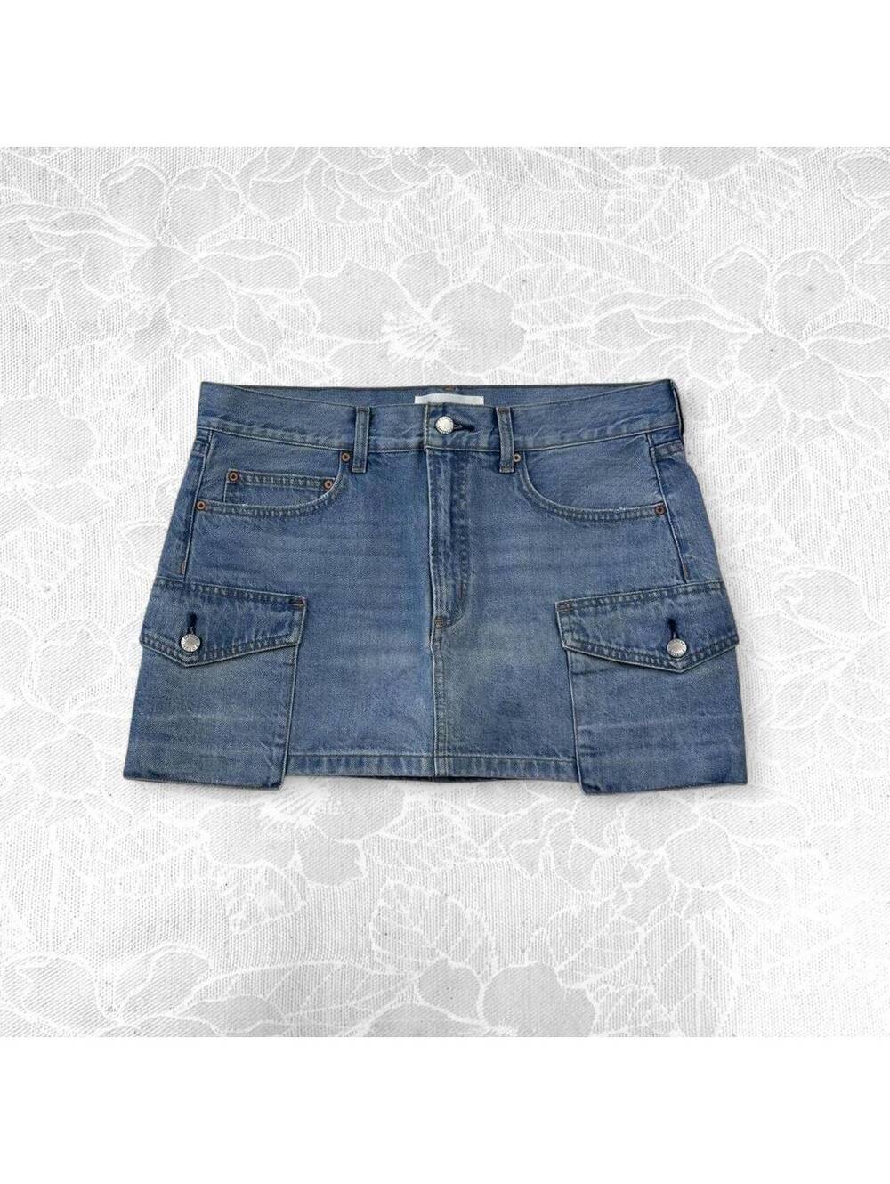Aritizia Denim Forum The '90s Mid-Rise Cargo Mini Skirt Denim - Size 29